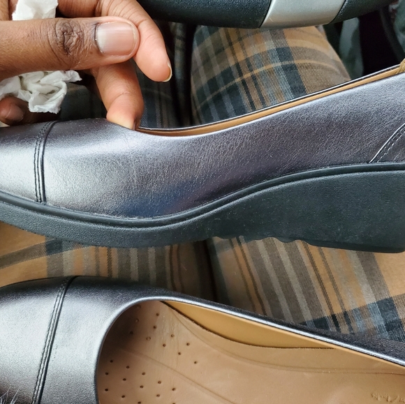 Clarks size 7 - Picture 3 of 4
